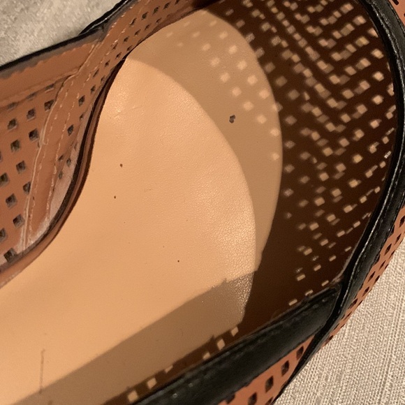 Bella Vita Genuine Leather Pumps - Picture 8 of 8